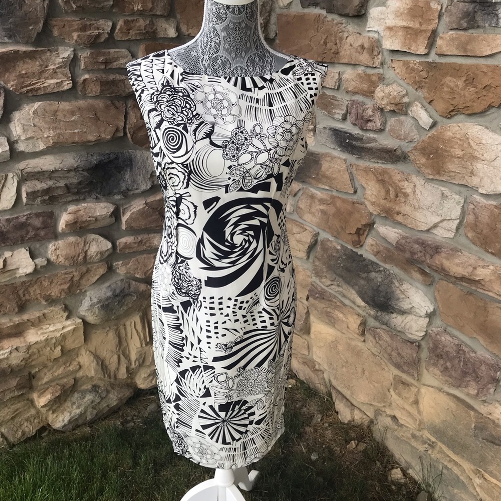 Vogue. VA Silk Sleeveless Dress